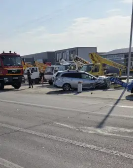 Foto Accident provocat de un șofer fără ITP și RCA pe DN 65: A rămas fără permis după ce a lovit o ambulanță SAJ Olt