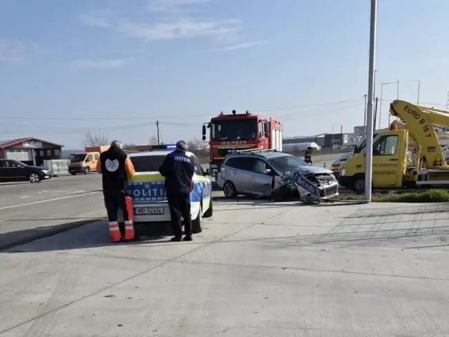 Foto Accident provocat de un șofer fără ITP și RCA pe DN 65: A rămas fără permis după ce a lovit o ambulanță SAJ Olt