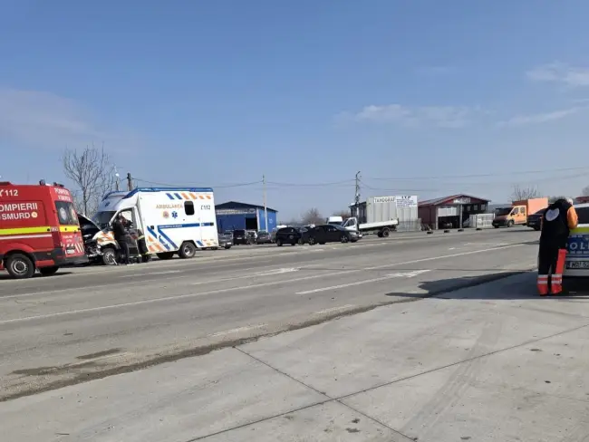 Foto Accident provocat de un șofer fără ITP și RCA pe DN 65: A rămas fără permis după ce a lovit o ambulanță SAJ Olt