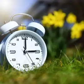 Foto În weekend trecem la ora de vară. Ora 3.00 devine ora 4.00