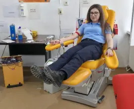 Foto Dincolo de misiuni: jandarmii olteni se implică în campania de donare de sânge