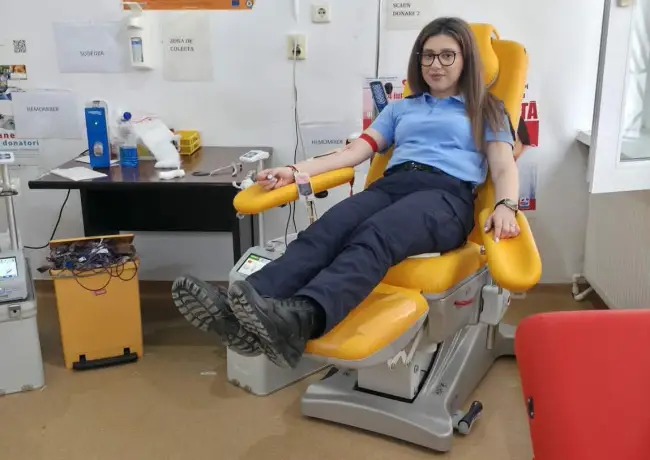 Foto Dincolo de misiuni: jandarmii olteni se implică în campania de donare de sânge