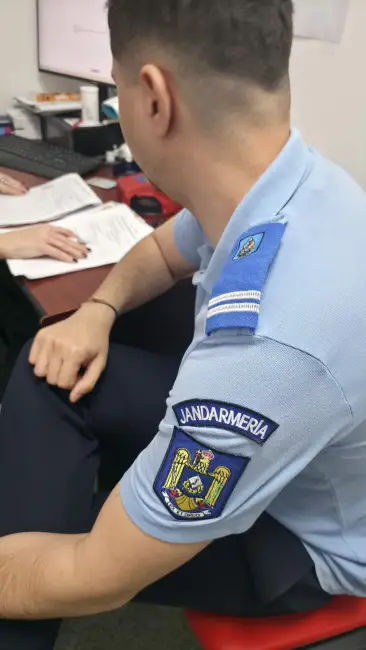 Foto Dincolo de misiuni: jandarmii olteni se implică în campania de donare de sânge