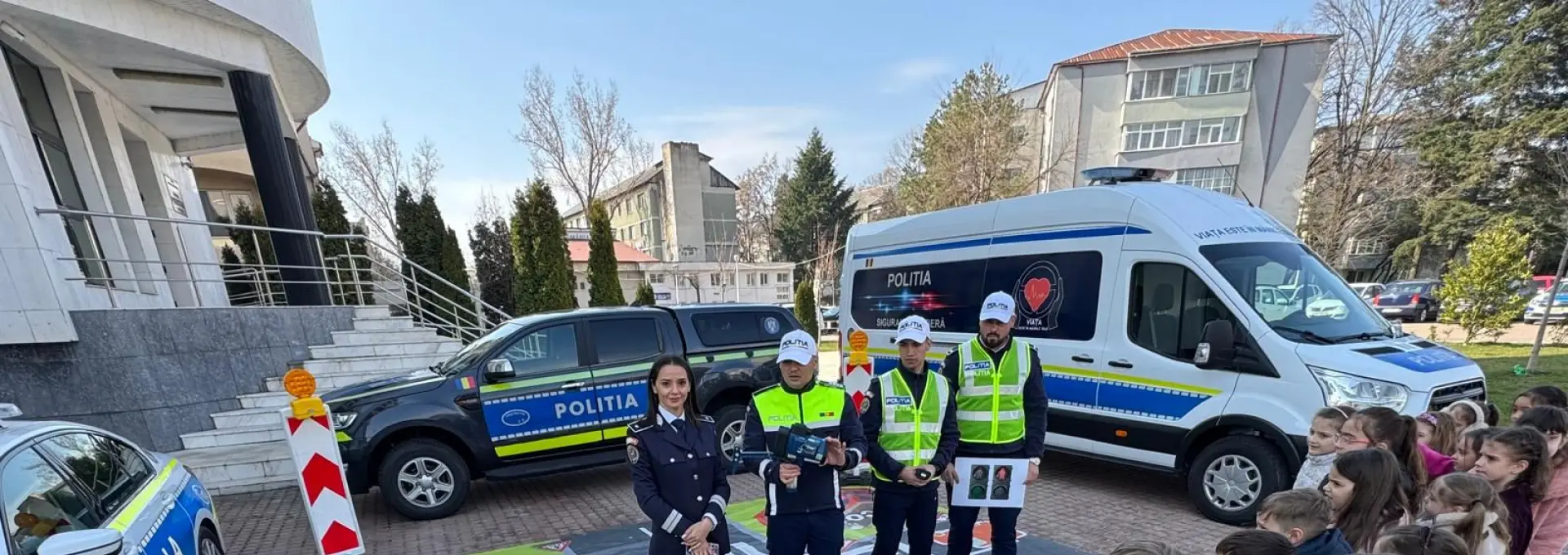 Foto Ziua Poliției Române în Olt: 129 de polițiști avansați în grad și demonstrații spectaculoase în centrul Slatinei