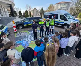 Foto Ziua Poliției Române în Olt: 129 de polițiști avansați în grad și demonstrații spectaculoase în centrul Slatinei
