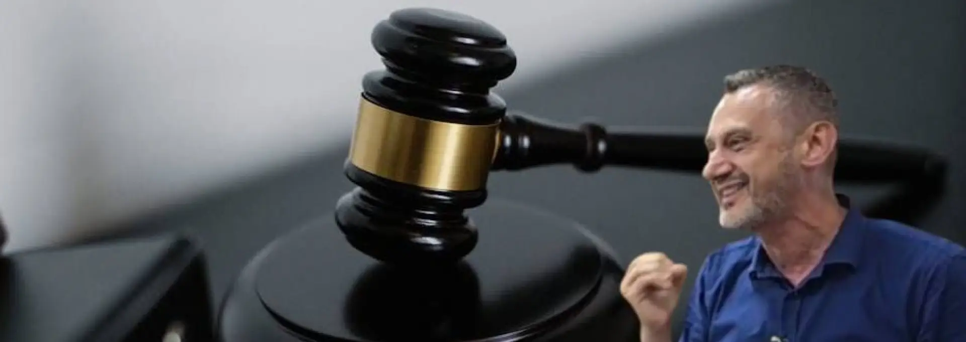 Foto Tribunalul Olt obligă Primăria Slatina la plată. Primarul De Mezzo caută vinovați pentru propriile decizii 