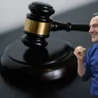 Foto Tribunalul Olt obligă Primăria Slatina la plată. Primarul De Mezzo caută vinovați pentru propriile decizii 