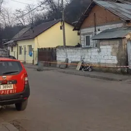 Foto Criză umanitară la Slatina: Familiile evacuate de pe dealul Grădiște refuză containerele primăriei