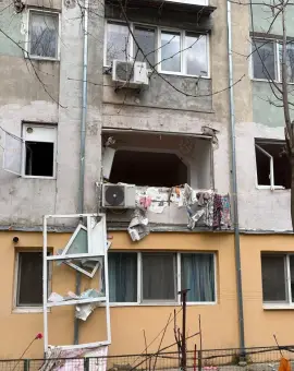Foto Expozie într-un bloc din Caracal: O persoană la spital, 25 evacuate