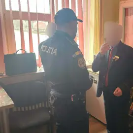 Foto Mecanic, din Piatra-Olt, depistat că fura motorină