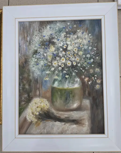 Foto „Culoare și inocență” pe simezele Bibliotecii Județene: Vernisajul care a adus primăvara în sufletele slătinenilor