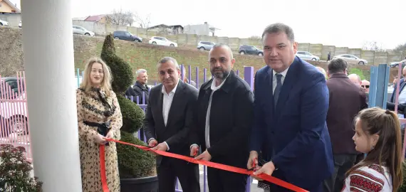Foto O nouă creşă inaugurată, la Caracal. Preşedintele CJ Olt şi ministrul Dezvoltării au tăiat panglica (FOTO)