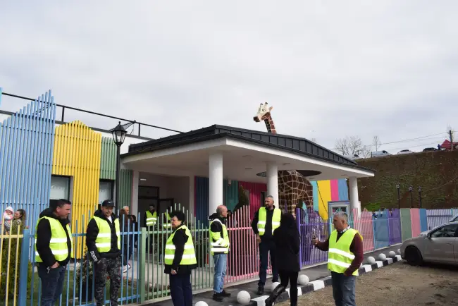 Foto O nouă creşă inaugurată, la Caracal. Preşedintele CJ Olt şi ministrul Dezvoltării au tăiat panglica (FOTO)