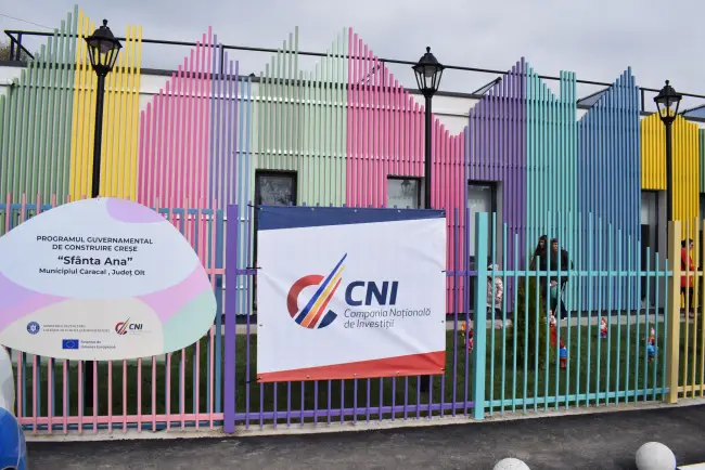 Foto O nouă creşă inaugurată, la Caracal. Preşedintele CJ Olt şi ministrul Dezvoltării au tăiat panglica (FOTO)