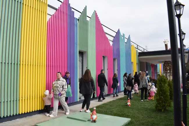 Foto O nouă creşă inaugurată, la Caracal. Preşedintele CJ Olt şi ministrul Dezvoltării au tăiat panglica (FOTO)