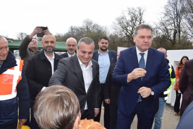 Foto O nouă creşă inaugurată, la Caracal. Preşedintele CJ Olt şi ministrul Dezvoltării au tăiat panglica (FOTO)