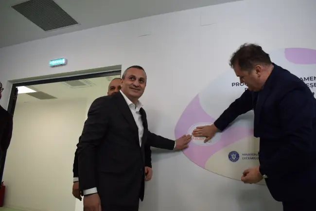 Foto O nouă creşă inaugurată, la Caracal. Preşedintele CJ Olt şi ministrul Dezvoltării au tăiat panglica (FOTO)