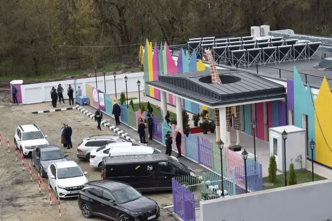 Foto O nouă creşă inaugurată, la Caracal. Preşedintele CJ Olt şi ministrul Dezvoltării au tăiat panglica (FOTO)