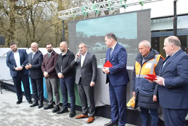 Foto O nouă creşă inaugurată, la Caracal. Preşedintele CJ Olt şi ministrul Dezvoltării au tăiat panglica (FOTO)