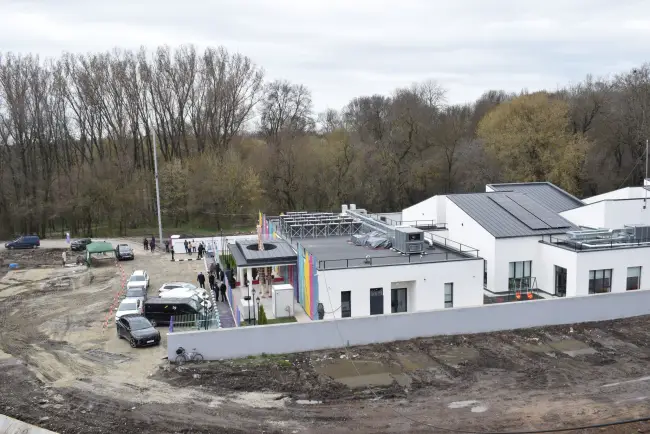 Foto O nouă creşă inaugurată, la Caracal. Preşedintele CJ Olt şi ministrul Dezvoltării au tăiat panglica (FOTO)
