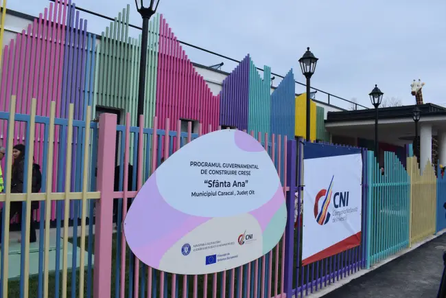 Foto O nouă creşă inaugurată, la Caracal. Preşedintele CJ Olt şi ministrul Dezvoltării au tăiat panglica (FOTO)
