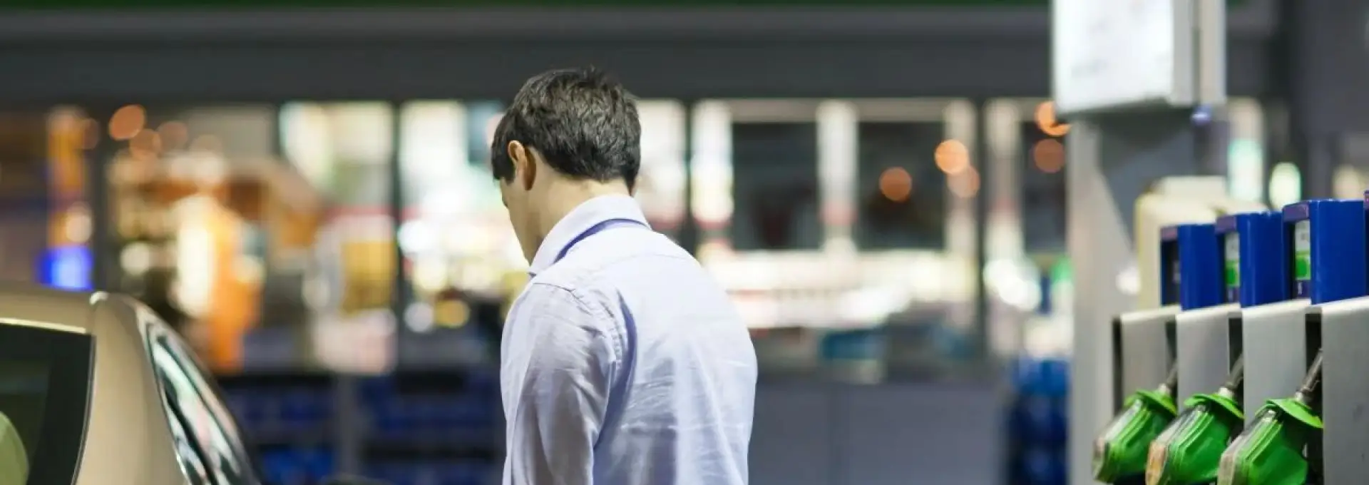 Foto Lecții de „fler economic” de la USR: Nu scădem prețul la benzină şi motorină ca să nu ne fure vecinii resursa