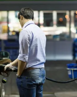 Foto Lecții de „fler economic” de la USR: Nu scădem prețul la benzină şi motorină ca să nu ne fure vecinii resursa