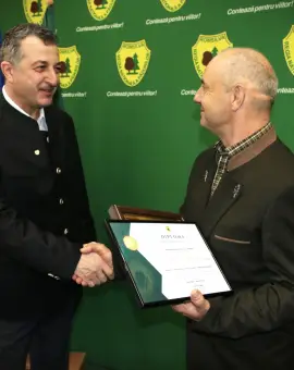 Foto Pădurarul care a salvat două fetițe de 4 și 5 ani, dispărute în județul Mureș, premiat de Romsilva