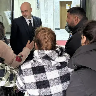 Foto Criza umanitară din Slatina: Sinistrații de pe Grădiște cer din nou ajutorul prefectului