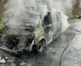 Foto Incendiu la o autoutilitară pe Drumul Județean 546A, în zona localității Schitu