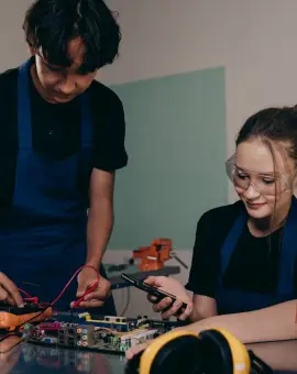 Foto Performanță de top pentru elevii din Olt: Cine sunt olimpicii calificați la faza națională „Tehnologii” 2026