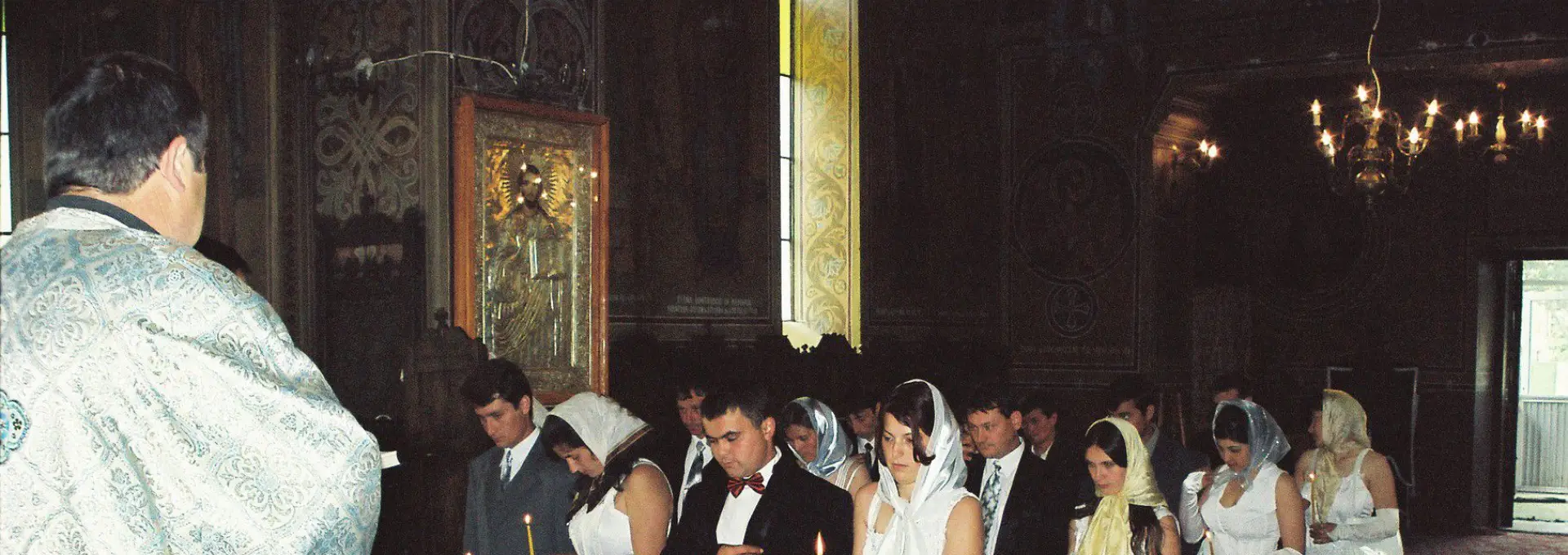 Foto Tradiții unice de Florii în județul Olt: Salcia sfântă și „Iertarea” mirilor de la Izbiceni