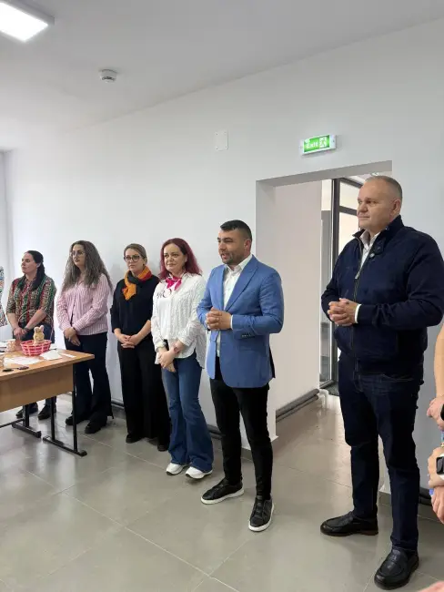 Foto Bucurie de Florii la Bărăști: 60 de copii au primit cadouri în cadrul campaniei „Culori de Primăvară”