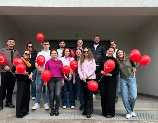 Foto Bucurie de Florii la Bărăști: 60 de copii au primit cadouri în cadrul campaniei „Culori de Primăvară”