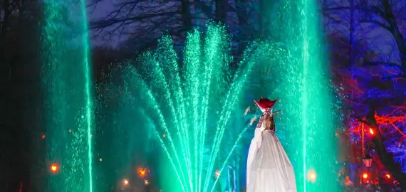 Foto Lumea poveştilor la Craiova. S-a deschis Târgul de Paște: Spectacol de holograme pe lac și mii de vizitatori