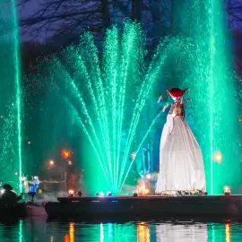 Foto Lumea poveştilor la Craiova. S-a deschis Târgul de Paște: Spectacol de holograme pe lac și mii de vizitatori