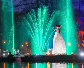 Foto Lumea poveştilor la Craiova. S-a deschis Târgul de Paște: Spectacol de holograme pe lac și mii de vizitatori