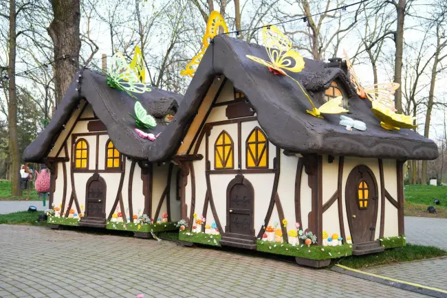 Foto Lumea poveştilor la Craiova. S-a deschis Târgul de Paște: Spectacol de holograme pe lac și mii de vizitatori