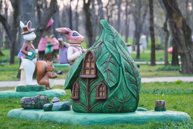 Foto Lumea poveştilor la Craiova. S-a deschis Târgul de Paște: Spectacol de holograme pe lac și mii de vizitatori