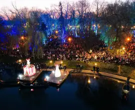 Foto Lumea poveştilor la Craiova. S-a deschis Târgul de Paște: Spectacol de holograme pe lac și mii de vizitatori