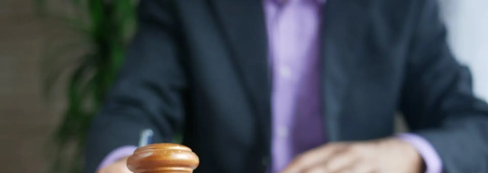 Foto Slatina: Condamnat după ce a fumat „cristal” cu elevi de gimnaziu