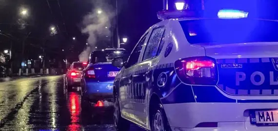 Foto Lecţie de iresponsabilitate. Minor de 14 ani, urmărit de poliție pe DN 66 sub privirile tatălui său