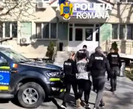 Foto Doi bărbaţi din Caracal, reţinuţi după ce au ucis un câine (VIDEO)