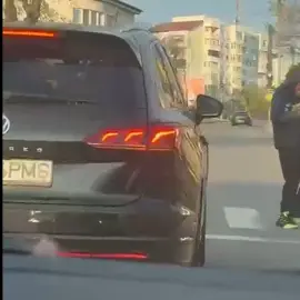 Foto Incident în Vinerea Mare: Mario De Mezzo, acuzat de condus agresiv după ce a evitat în ultimul moment un pieton în Slatina (VIDEO)