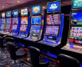 Foto Măsuri de reglementare a păcănelelor, la Caracal: Taxă de 1.500 lei pe metru pătrat și reguli estetice stricte