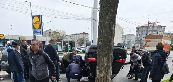 Foto Accident în Slatina cu patru autoturisme implicate în Slatina. O persoană rănită