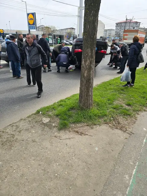 Foto Accident în Slatina cu patru autoturisme implicate în Slatina. O persoană rănită