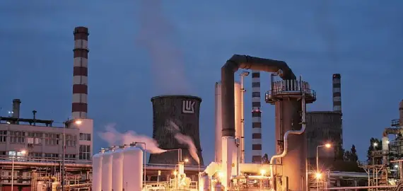 Foto Ministrul Energiei: Rafinăria Petrotel va fi repornită şi va asigura 21% din producţia internă. România a primit derogare de la SUA