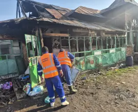 Foto Apel umanitar în Brebeni: O familie cu trei copii mici a rămas pe drumuri după un incendiu (FOTO)