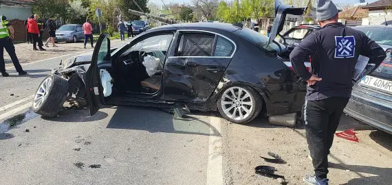 Foto Accident la Osica de Sus. Mai multe autoturisme implicate (FOTO)